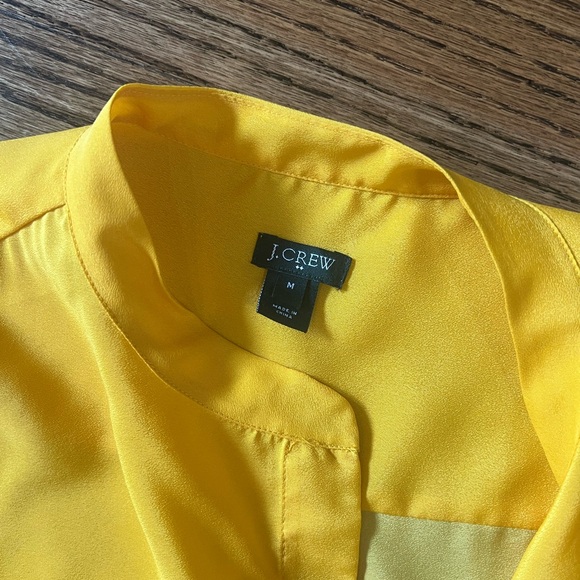 NWOT Jcrew popular scroll yellow and navy tunic top. Size M - Picture 2 of 2
